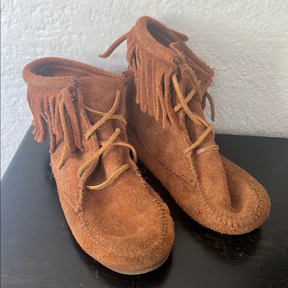 Minnetonka Tramper rust Brown Suede Fringe Moccasin Boots size 3
